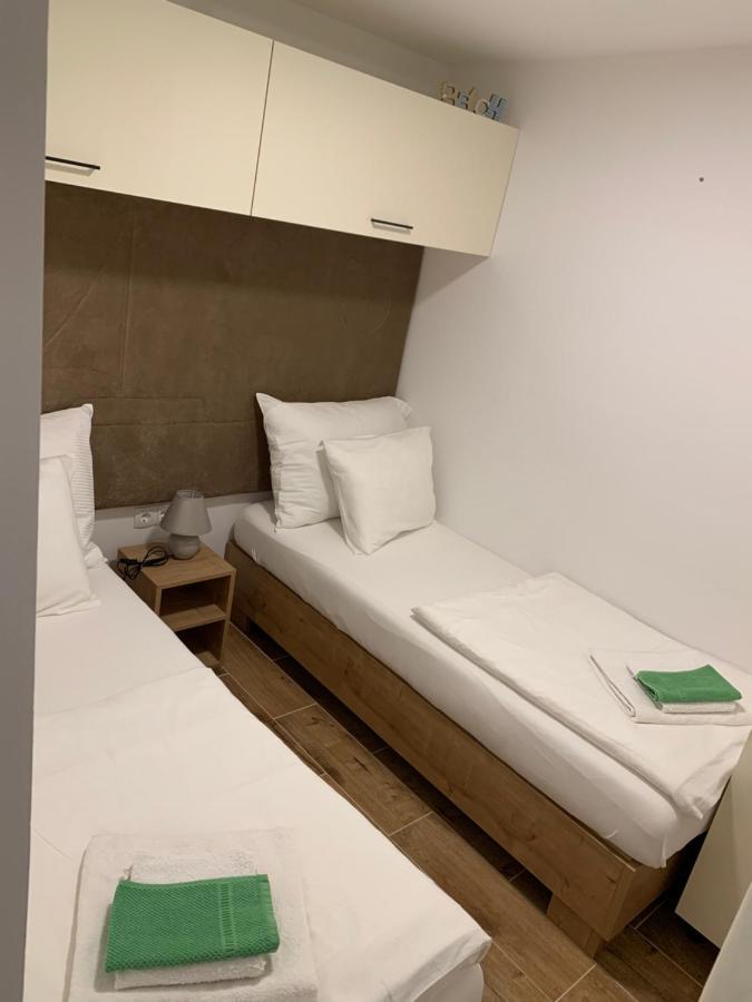 Hotel Kamp Karla & Bruno Sveti Filip i Jakov Esterno foto