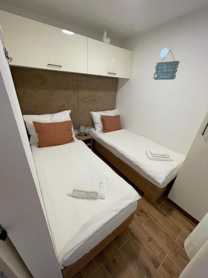 Hotel Kamp Karla & Bruno Sveti Filip i Jakov Esterno foto
