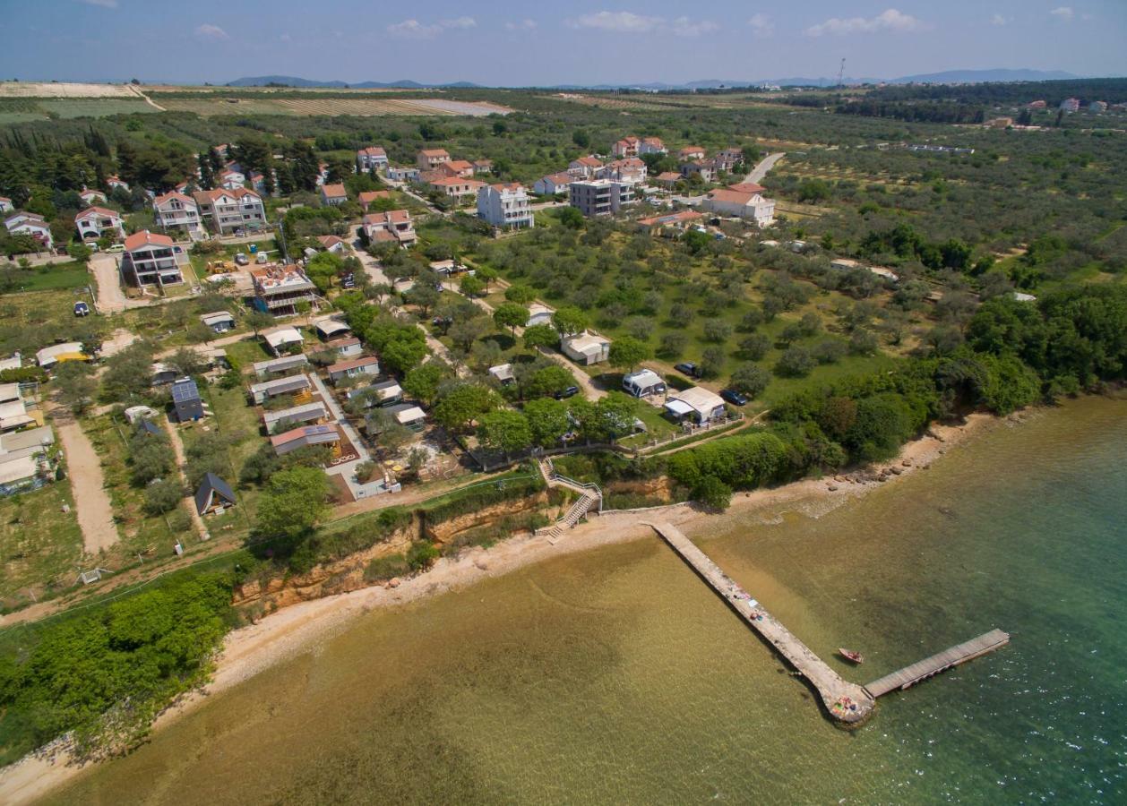 Hotel Kamp Karla & Bruno Sveti Filip i Jakov Esterno foto
